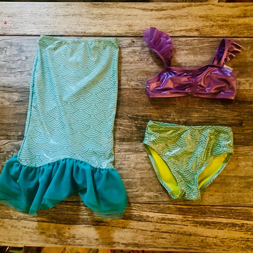 Disney Ariel Deluxe Swim Set. Like New! Size 4T